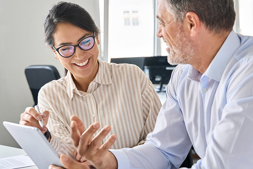 Male and female coworkers reviewing the quarter two 2025 Canada labour market report looking at labour market trends in quarter two of 2025.